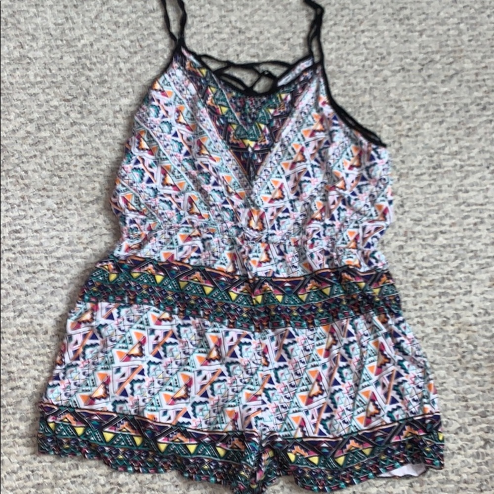 Patterned Romper - Picture 2 of 8